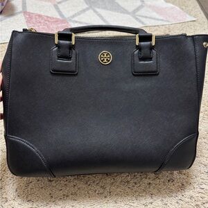 Tory Burch Robinson Double Zip Tote bag in black saffiano leather